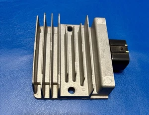 Regulador de voltaje rectificador Kawasaki Ninja 400 2018-2023 8 k* millas - Imagen 1 de 9