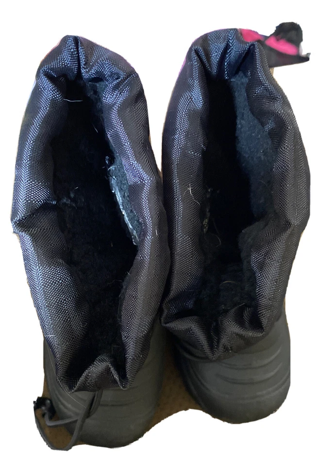 Botas de neve/inverno KHOMBU preto/cinza juvenil tamanho 11M impermeável gravata elástica excelente estado usado - Imagem 1 de 4