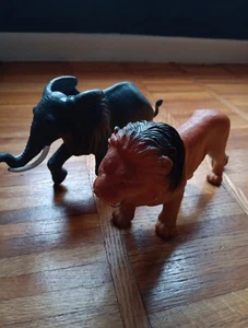  Realistic Jungle Animal Toys PVC Rubber  Lion Elephant MAKES SOUNDS TOYS - Picture 1 of 9