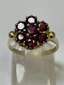 Stunning 9 Carat Yellow Gold GARNET CLUSTER Ring - Picture 1 of 6