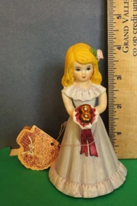 🚨 Enesco Porcellana Bionda Crescita Compleanno Bambina Età 8 - Foto 1 di 8