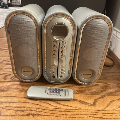 Sylvania SRCD909 Compact Audio System AM/FM Radio & CD Player w/Remote Works - Image 1 of 4