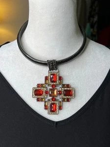Gothic Red Rhinestone Statement Cross Necklace – Chunky Gunmetal Choker - Bild 1 von 4