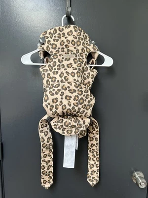 Portabebés Baby Bjorn beige estampado leopardo Foto 1 de 4