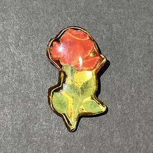 Vintage rote Rose mit Stiel Anstecknadel - goldfarbene epoxidbeschichtete Blume - Bild 1 von 13