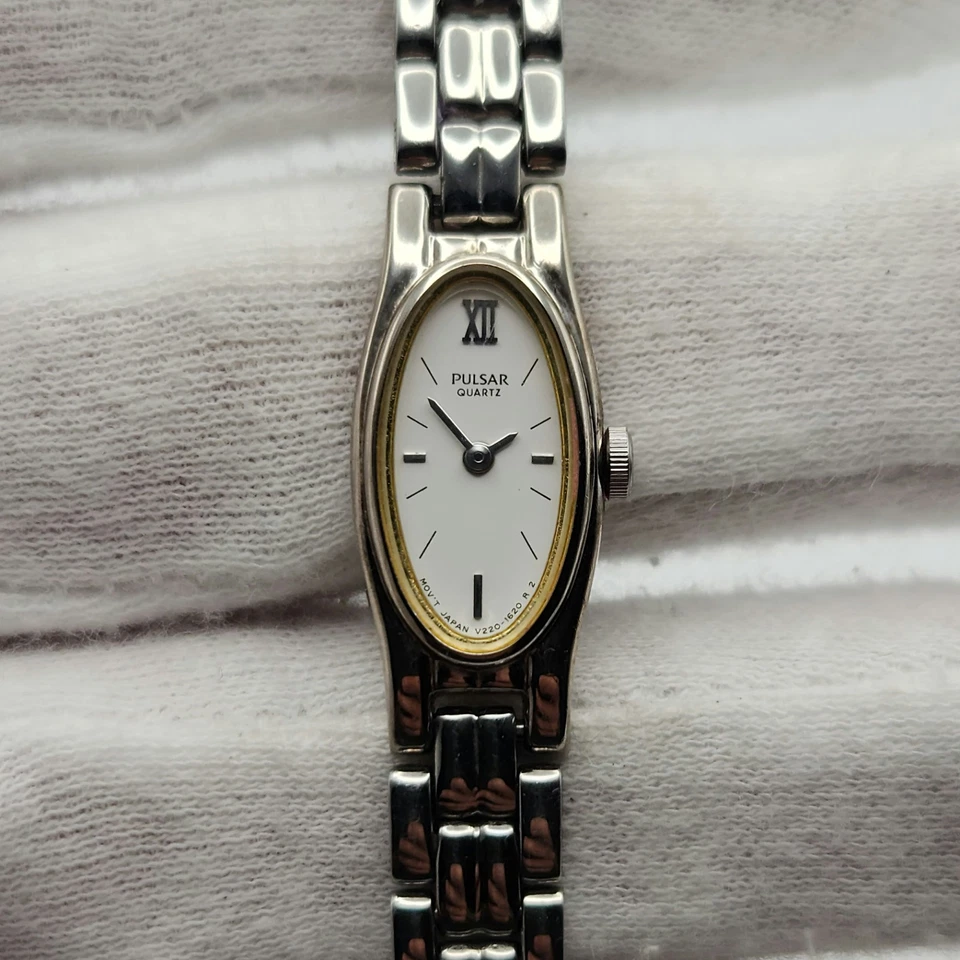 Pulsar V220-6190 Ladies Vintage Silver Tone Quartz Watch - FOR PARTS / REPAIR - Image 1 of 4
