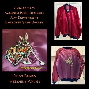 Chaqueta satinada vintage años 70 Warner Brothers Records Art Dept Employee - talla L/XL - Imagen 1 de 19