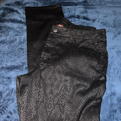 LIVERPOOL JEANS COMPANY-TALLA 12 GRIS ESTAMPADO SERPIENTE PANTALONES PARA MUJER Foto 1 de 4