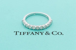 Alianza de boda Tiffany & Co. de diamantes y oro blanco de 18 k con diamantes de 2,75 mm - Imagen 1 de 9