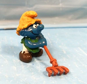 Peyo 1982 Smurfs Haymaker Smurf Farmer Rake & Straw Hat Rare. - Picture 1 of 3