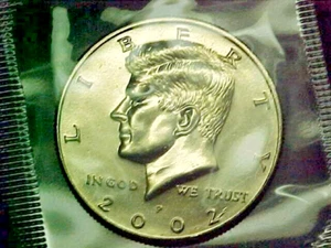 2002 P KENNEDY HALF DOLLAR UNCIRCULATED IN CELLO - Picture 1 of 2
