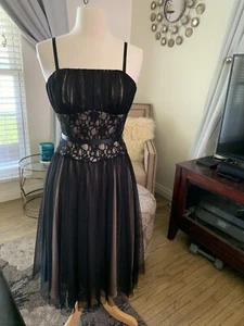 White House Black Market black & nude tulle & lace cocktail dress size 0 - Picture 1 of 7