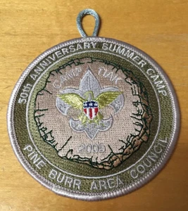 TOPPA TASCABILE BOY SCOUTS PINE BURR AREA COUNCIL CAMP TIAK 50° ANNIVERSARIO NUOVA - Foto 1 di 2