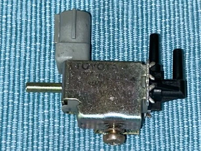 Land Cruiser Tercel Paseo Vacuum Switching Valve 25860-61020 OEM - Image 1 of 2