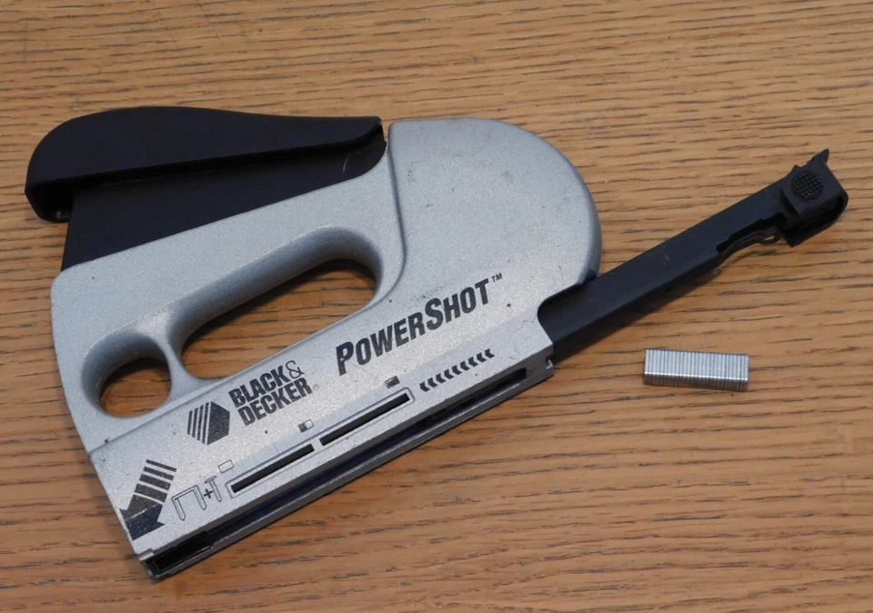 AGRAFEUSE PRO cloueuse black et decker PISTOLET à AGRAFE POWERSHOT A5753 6-14mm - Photo 1/4