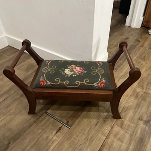 Vintage Needlepoint Ottoman Mahogany ? - Picture 1 of 15