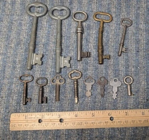Vintage Antik Skelett Schlüssel Konvolut 13 Lauf Hohl Bit Steampunk Handwerk - Bild 1 von 3