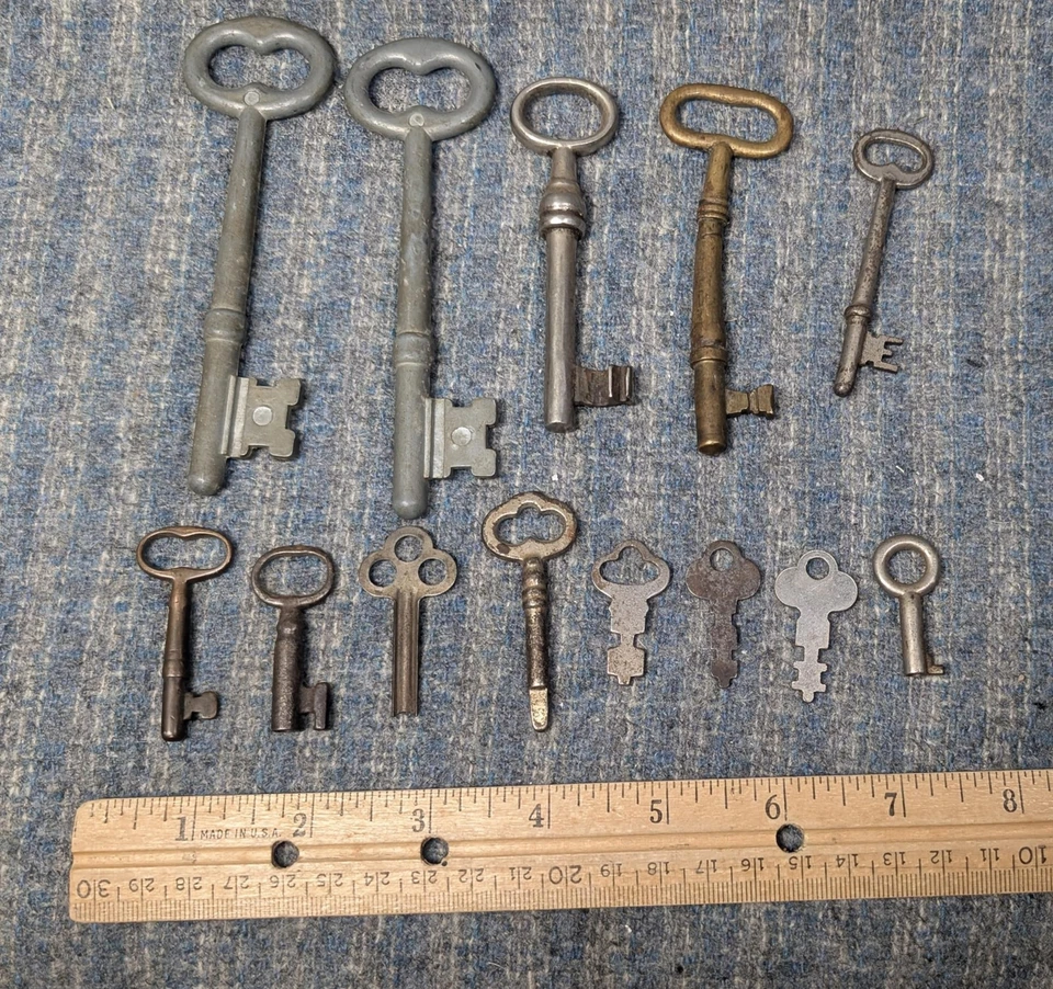 Vintage Antique Skeleton Keys Lot of 13 Barrel Hollow Bit Steampunk Craft - Image 1 of 3