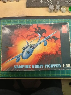 Vampire NF-10 Più F-3  1/48 Hobby Craft +Eduard - Immagine 1 di 4