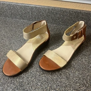 Gravity Defyer Sandals Gold/Brown Womens Sz 7M Leather Ankle Strap Open Toe Snap - Picture 1 of 11