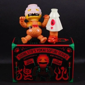 Japón Sofubi SQDBLSTR Tanukibi (con Karakasa obake) Yokai Figura Diseñador Juguete - Imagen 1 de 7