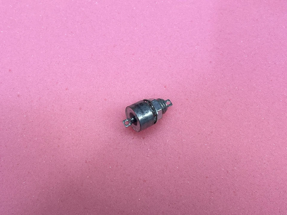 Mil-Spec Spec Spectrum Control M28861/01-020TB Supresión Filtro atornillado Foto 1 de 1