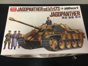 Academy 1/25 German Jagdpanther sd.kfz173 Type 5 Motorized #1330 - Picture 1 of 7