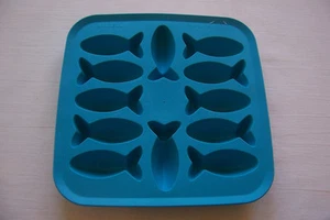 IKEA PLASTIS WATER ICE CUBE TRAY (BLUE) - Picture 1 of 3
