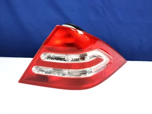 🏅 2001 - 2004 Mercedes W203 C Class  Rear Right Passenger  Tail Light OEM  🏅 - Picture 1 of 6