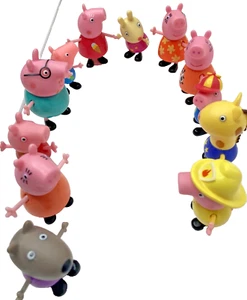 Lote de 12 figuras de acción Peppa Pig and Friends usadas - Imagen 1 de 10