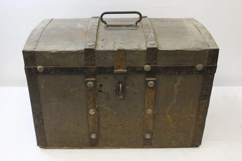 Vintage Small Wood Trunk with Metal Edges Latch For Lock Treasure Chest Cover