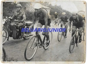 FOT0  CICLISMO CON MOTO ANNI 30 SULLA SALITA DI VILLAFRATI PA MILIZIA STRADA - Imagen 1 de 1