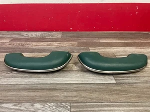 1955 1956 CHEVY 150 210 GREEN ARMREST PAIR 725 - Foto 1 di 8