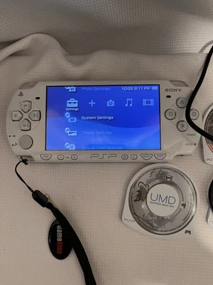 Sony PSP with the Darth Vader And 3 Games Excellent Condition New Battery - Image 1 of 4