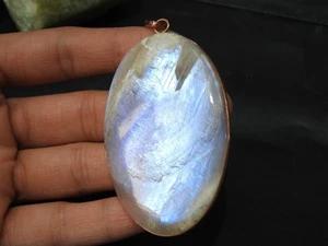 Ciondolo in rame cabochon forma ovale liscia pietra di luna lucentezza blu 68X41X6 mm - Foto 1 di 8