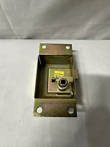 AL Hansen MFG LATCH DOOR door lock - Picture 1 of 4