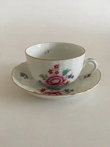 Herend Hugary Thé Cup Et Soucoupe Avec Peint à la Main Fleurs - Picture 1 of 6