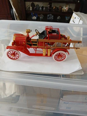 FIRE TRUCK 1916 FORD MODEL T FIRE ENGINE FRANKLIN MINT 1:16 & COA/plate - Image 1 of 4