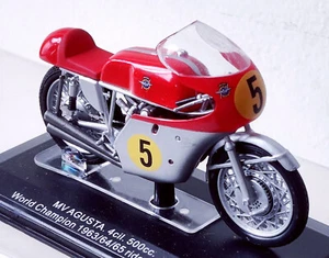 Motocicleta clásica Protar 1/24 MV Agusta 4 cilindros 500cc #5 roja - Imagen 1 de 7