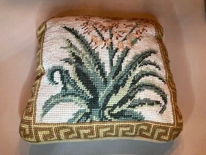 2 Vintage Nadelkissen grün/gold Maiglöckchen Wolle 10" griechische Schlüsselbordüre - Bild 1 von 7