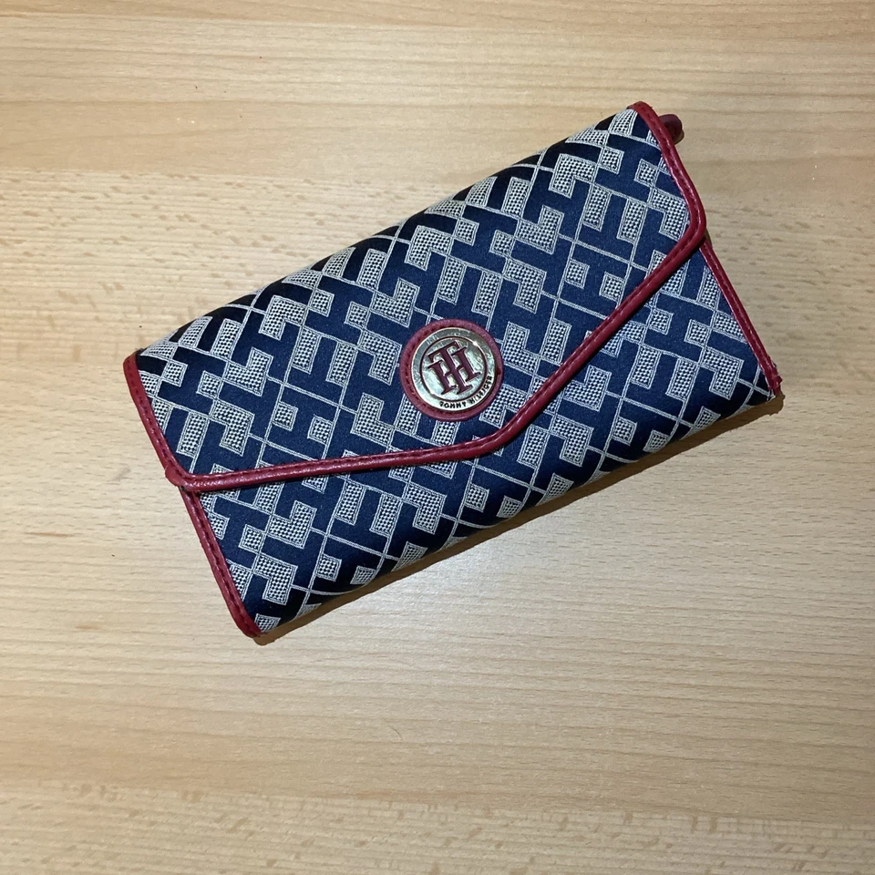 TOMMY HILFIGER WOMENS WALLET  Envelope Wallet  Jacquard Navy/Red - Image 1 of 4