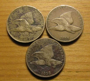 LOTE DE (3) CENTAVOS CABEZA DE ÁGUILA VOLADORA 1857 1858 SL LL DE EE. UU. CONJUNTO DE COLECCIÓN DE MONEDAS - Imagen 1 de 2