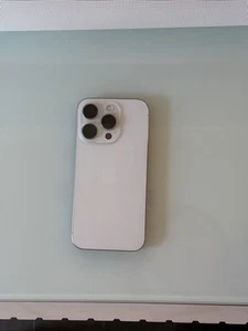 Apple iPhone 15 Pro Triple Camera Smartphone White 128gb - WONT TURN ON AS-IS - Zdjęcie 1 z 8