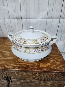 Wallace Heritage Daphne 7 ¾" Round Covered Vegetable Bowl, Server, Soup, Nice! - Picture 1 of 6