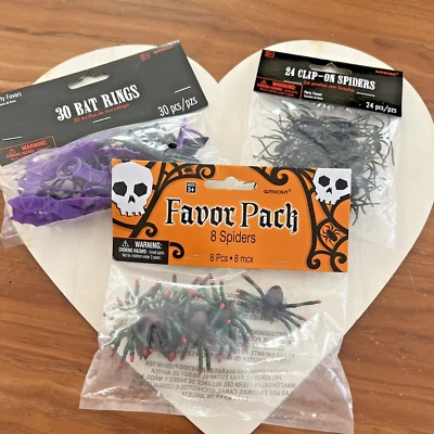 Lote 3 Paquetes Favores Fiesta Halloween 24 Clip en Arañas 20 Anillos Murciélago 8 Arañas Foto 1 de 4