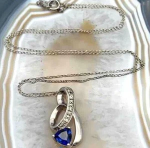 "Hermoso colgante de forma libre de zafiro azul y diamantes en collar de cadena de 20""" - Imagen 1 de 9