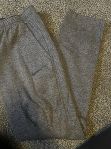 Pantalones deportivos Nike Dri For grises para hombre - talla mediana usados - Imagen 1 de 2
