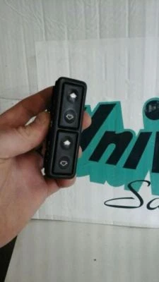 Interruptor de ventana trasera derecha BMW 325i 1994 Foto 1 de 4