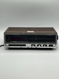 Radio Reloj Electrónico AM/FM Lloyd’s 8A58 Japón Grano Madera Probado Como Está  - Imagen 1 de 4