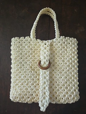 Bolso de hombro vintage 1970 hecho a mano marfil MACRAMÉ MONEDERO forro floral BONITO HECHO Foto 1 de 4
